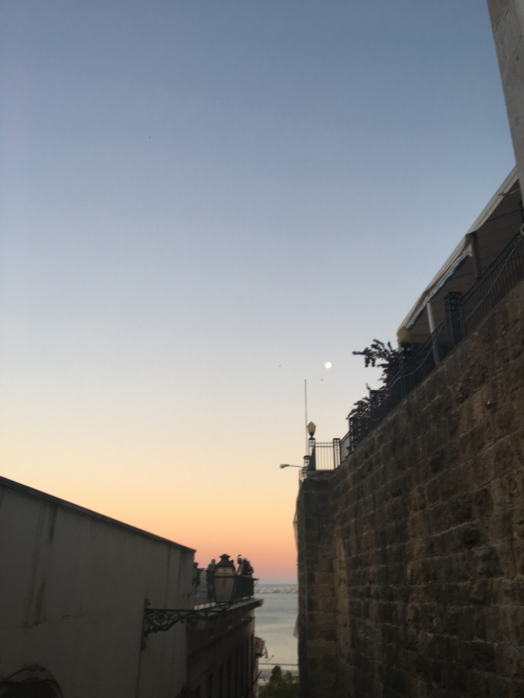 Não (re)inventa moda